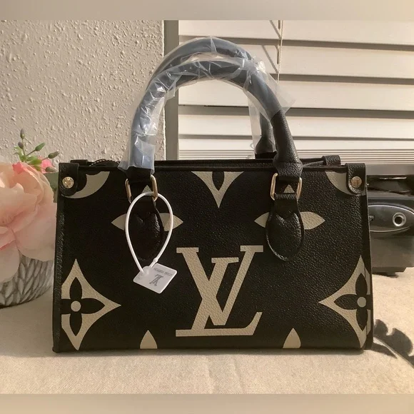 Crossbody/Handbag - Picture 2 of 6